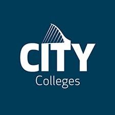 Agencia de Intercambio en irlanda Beyond Learning Logo de City Colleges. Texto "CITY" y "Colleges" con gráfico de arpa. Dublin.