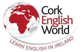 Agencia de Intercambio en irlanda Beyond Learning Logotipo de Cork English World con un globo terráqueo rojo. Aprende inglés en Irlanda.
