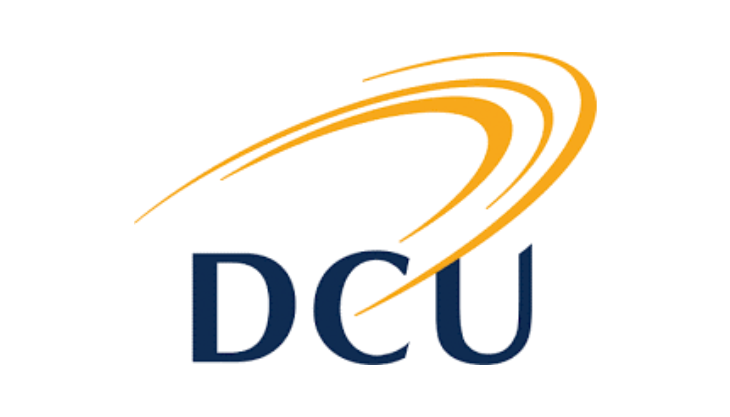 Agencia de Intercambio en irlanda Beyond Learning Logotipo de DCU (Dublin City University) con tres arcos dorados.